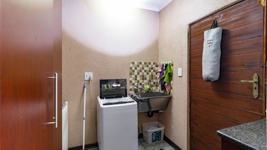 5 Bedroom Property for Sale in Cashan North West